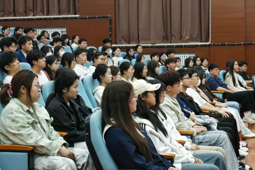 志愿青春·助力科技體育 我校團委舉辦2025長城汽車智慧工廠半程馬拉松志愿者培訓會